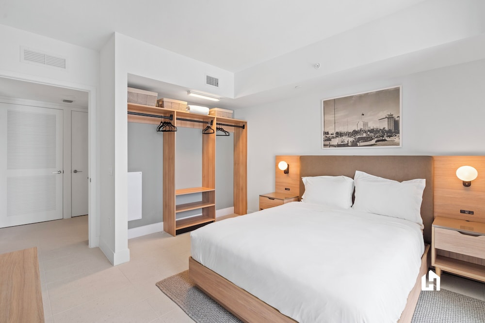 Stylish Apartments with Partial Ocean Views in Downtown