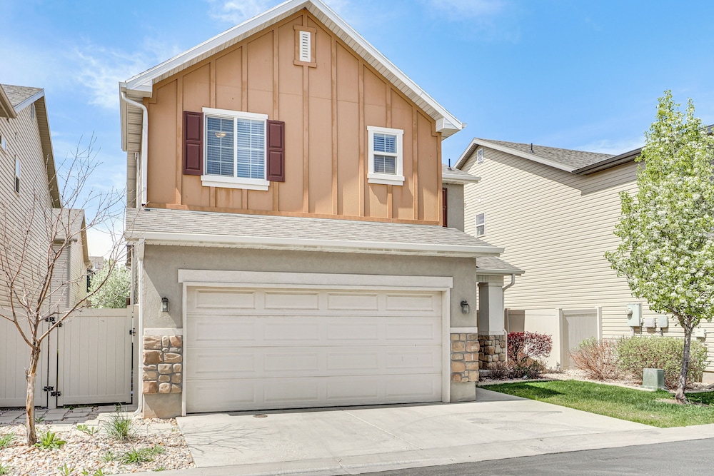 9 Mi to Downtown Slc: Peaceful Home w/ Pool Access