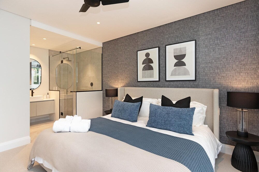 Oceanview Secure 3bed Apt Sea Point Marlo Breeze