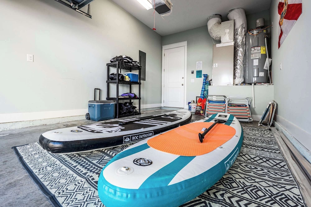 Beach to Bay 3BR Retreat - Cowboy Pool & Golf Cart