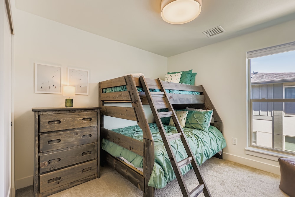 Lazy Rocky Retreat 2 Bedroom Home