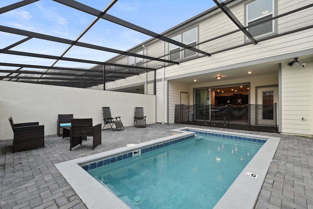 Family Getaway With Themed Rooms & Private Pool