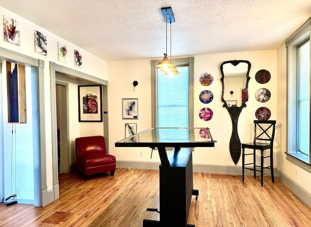 Franklin Fab Gallery House