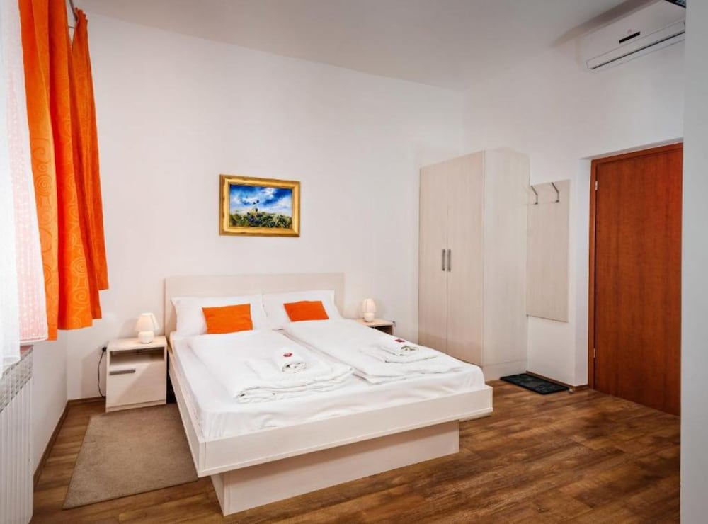 Rooms Lidija 17