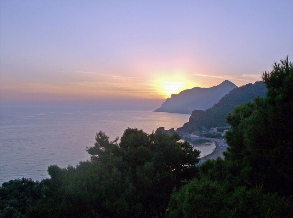 Villa Takis on Pelekas Beach Small House With Garden and sea View