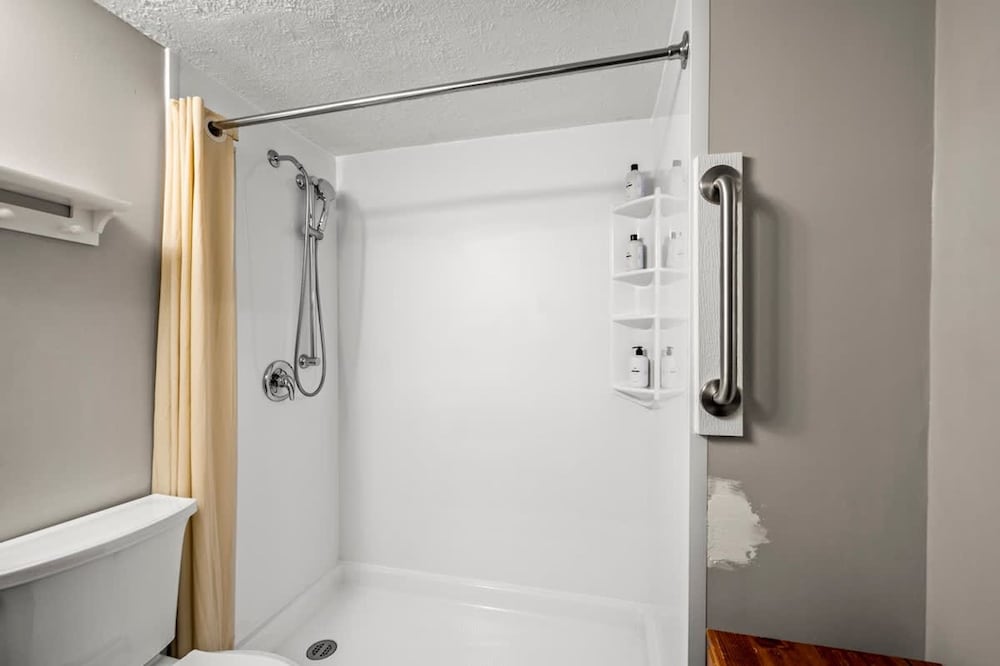 Full Kitchen Hot Tub Indoor Pool Sleeps 6