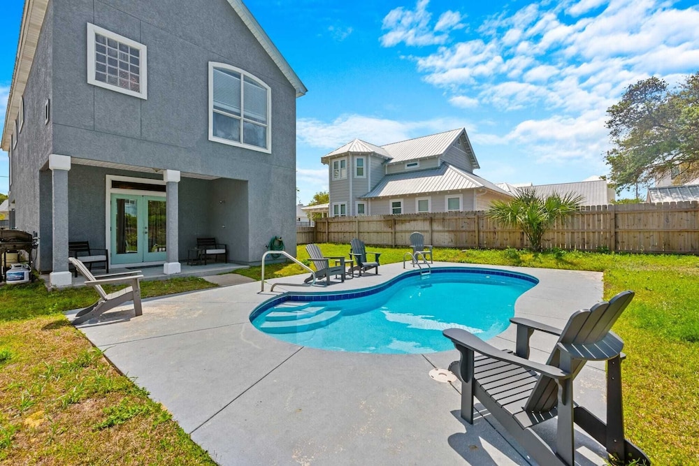 Walk to Santa Rosa Beach Private Pool, Balcony, and Coastal Views