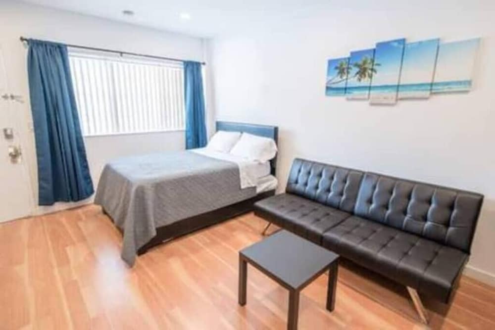 Hallandale Studio in Hallandale Beach view 4