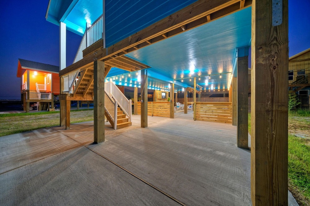 Blutopia by Avantstay Outdoor Lounge w Bar