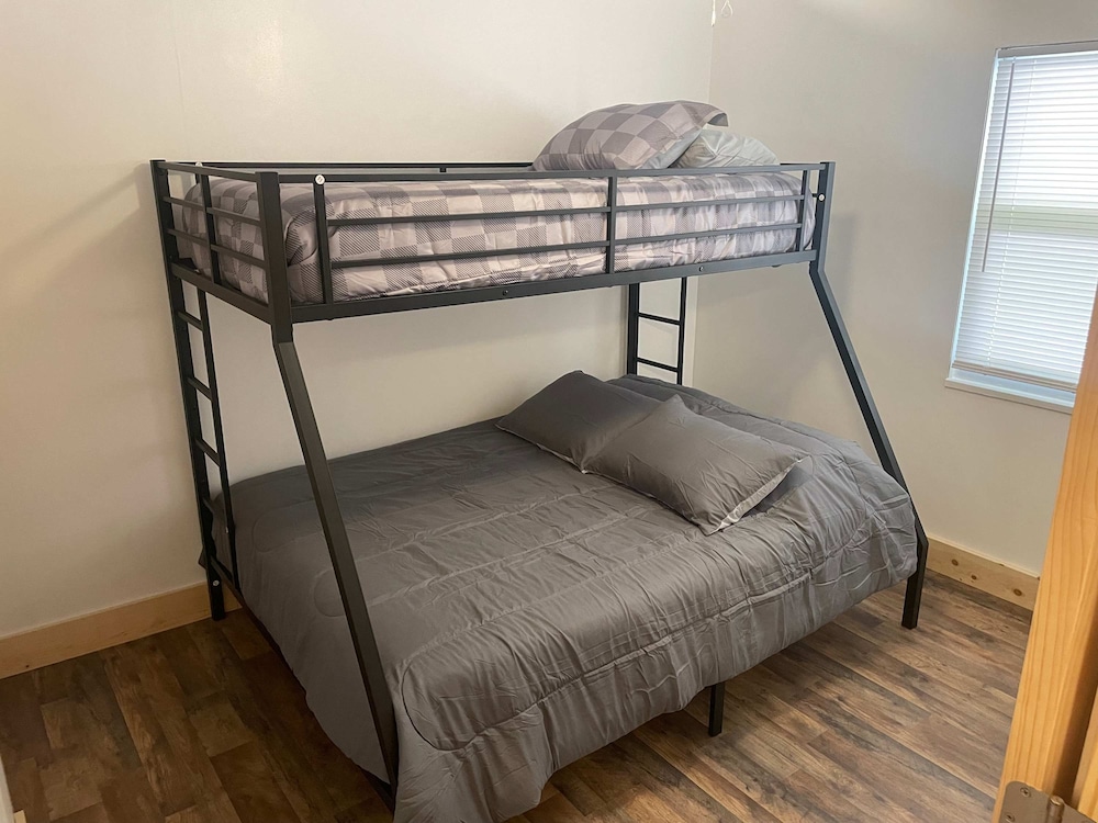 Trail House In Gilbert Sleeps 12