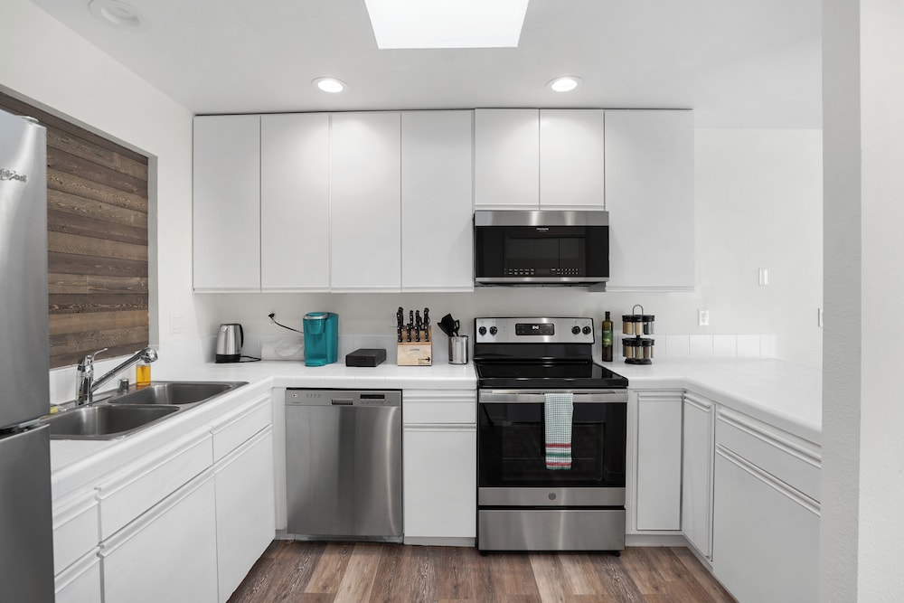 4Beds Private Unit Near BeachWalk Golf