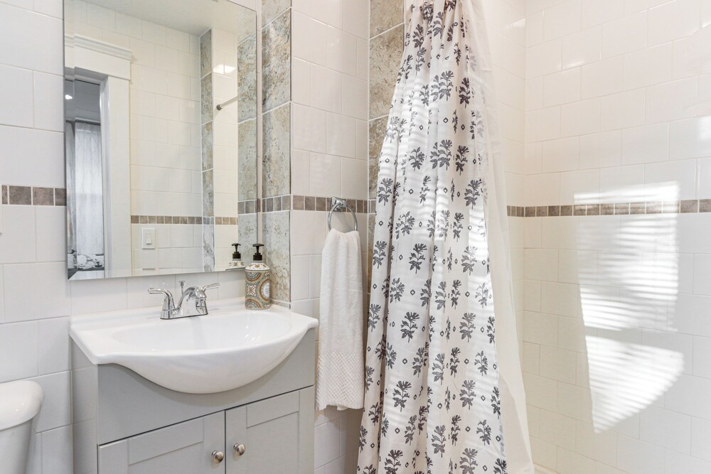 1 Mi to Dtwn Cumberland: Historic Apt w/ Patio!