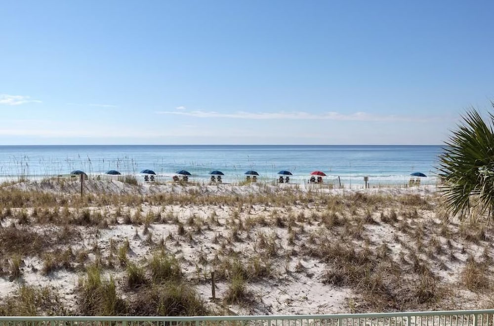 Pelican Isle 107