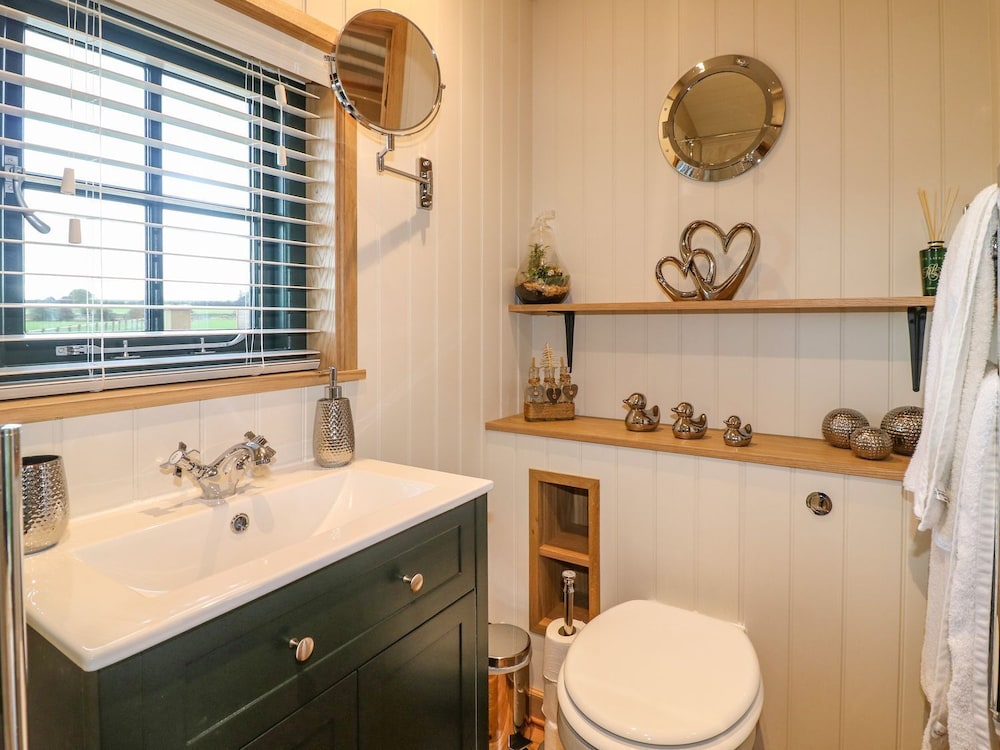 Poppie's Shepherds Hut at Shepherds Lodge