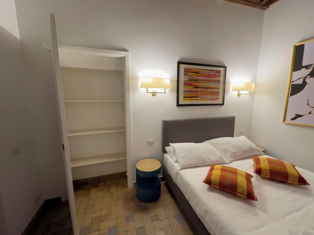 Via Giulia Apartments
