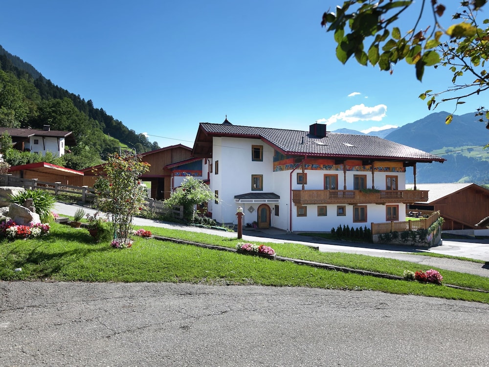 Sunlit Farmhouse near Hochzillertal Ski Area in Tyrol view 4