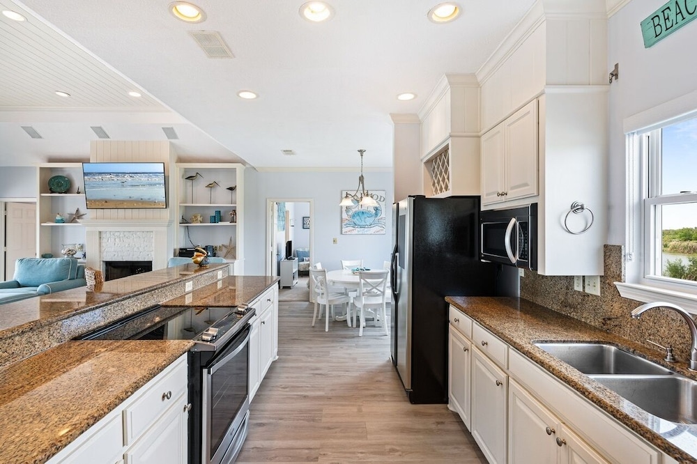 Happy Hours 4 Bedroom Home