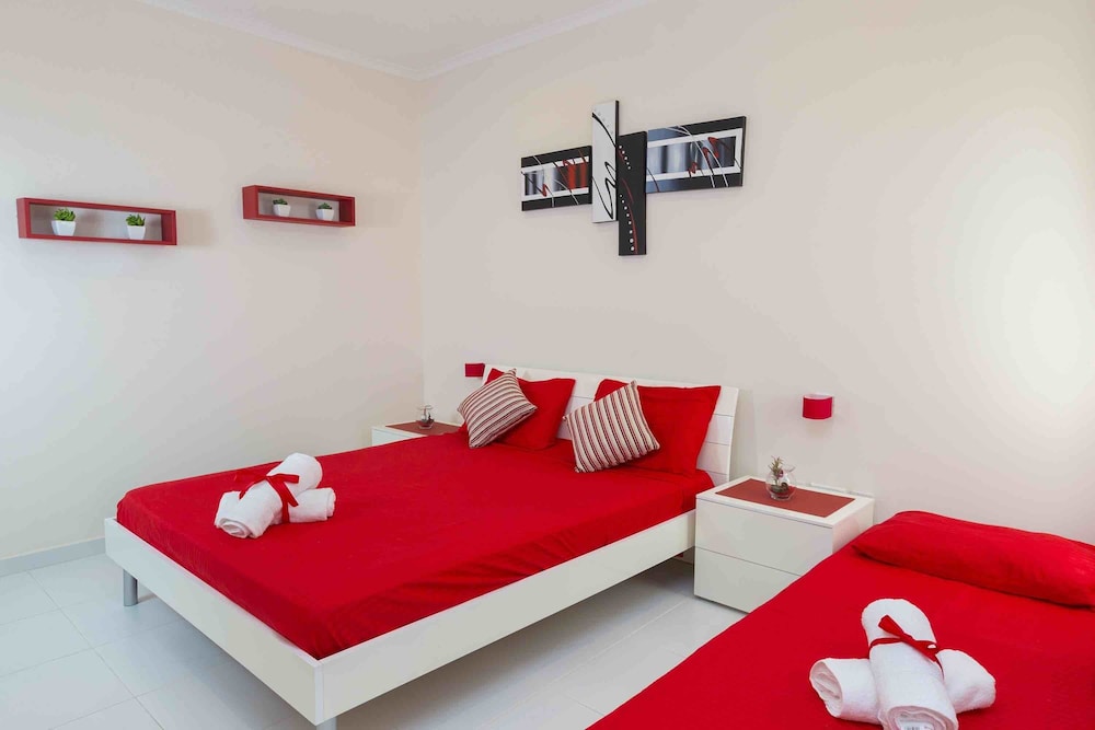 Sea View 2 Bed Apartment Close to Beach Hpi6768 view 3