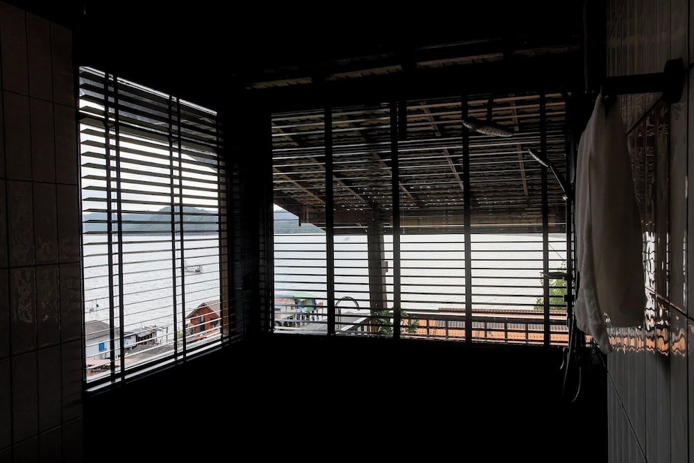Baan Lhong View Lay