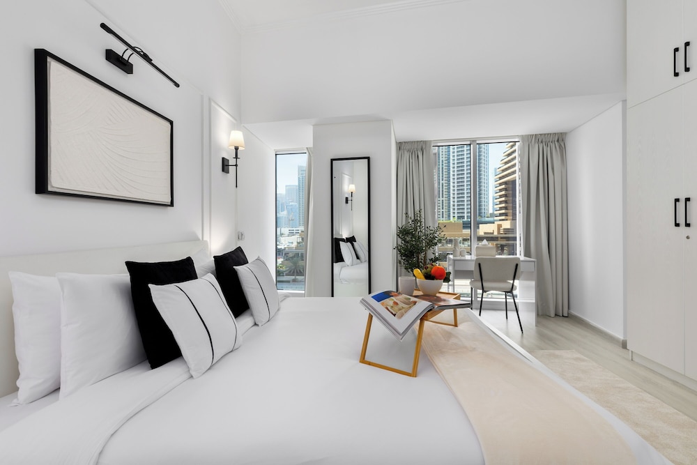 Maison Privee - Sleek Stay in Dubai Marina’s Famous Twisting Tower