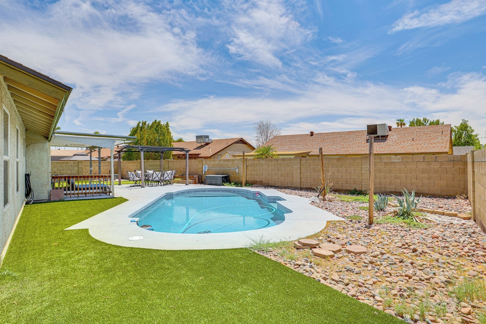 Welcoming Retreat w/ Pool & Patio in Peoria!
