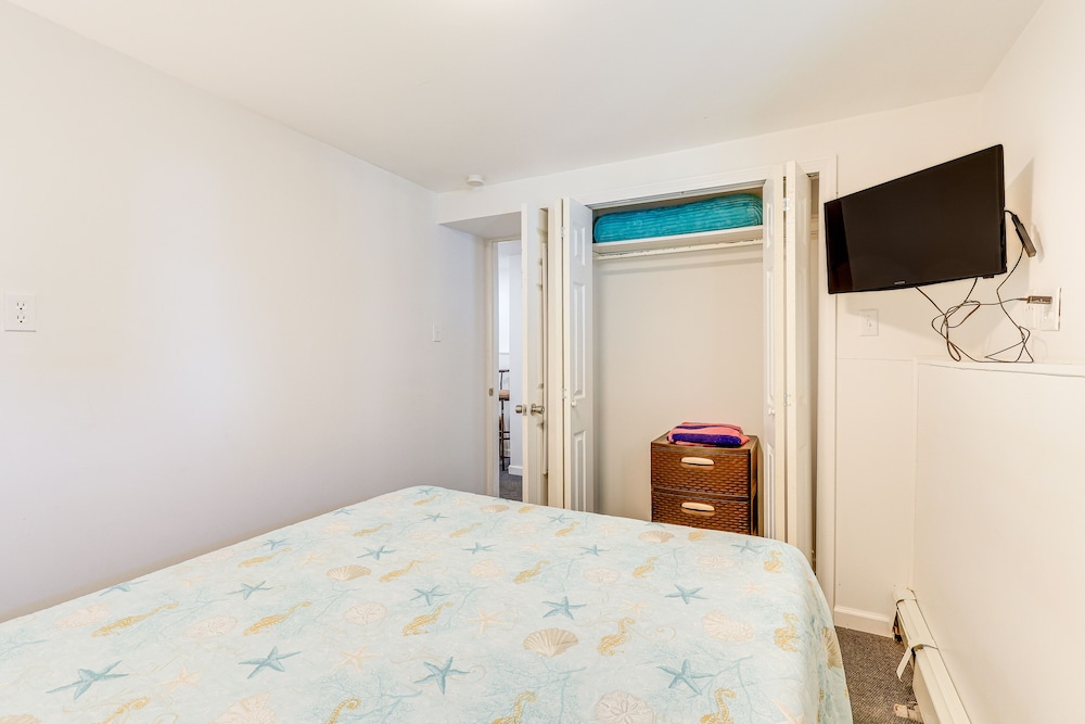 Milford Vacations - Milford Vacation Rental 1 Block to Beach! - Property Image 24