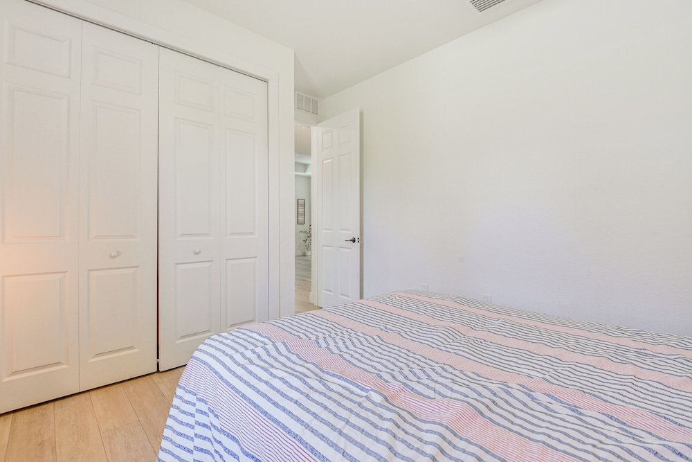 Family-friendly Home: 8 Mi to Warm Mineral Springs