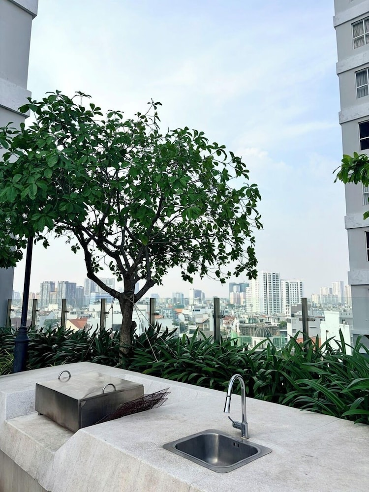 Sunrise High Floor Pool Ben Thanh Gym