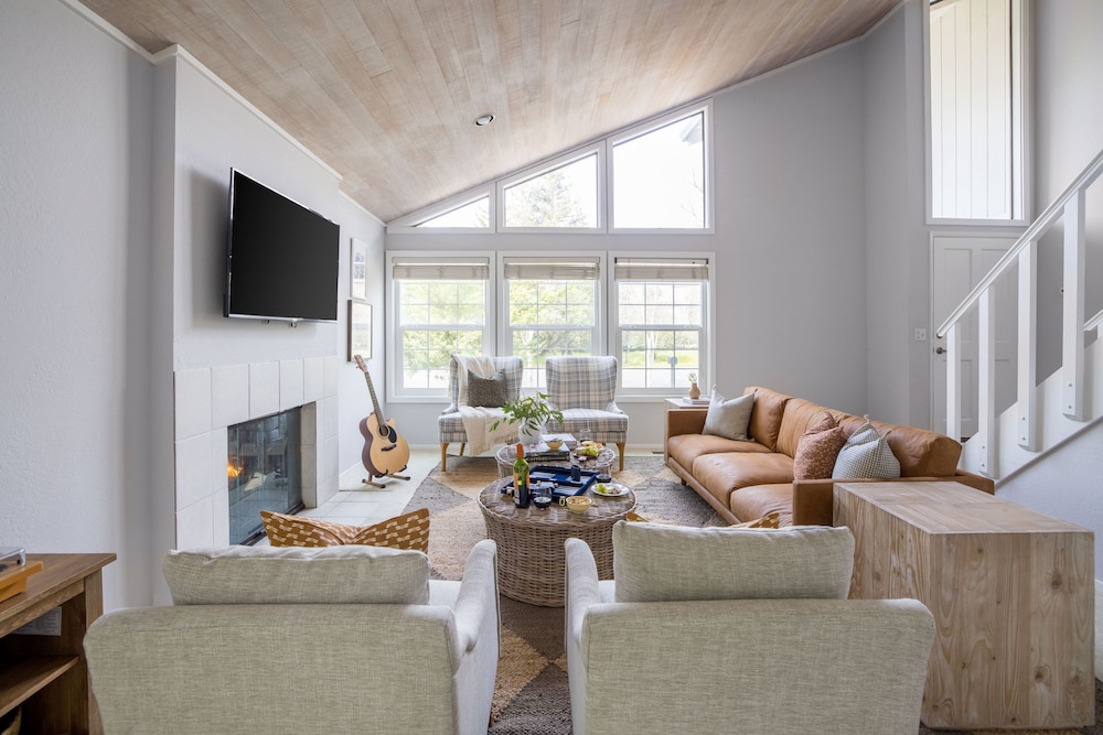 Black Oak by Avantstay Modern Chic Santa Rosa Hideaway With Pool Table Fire Pit