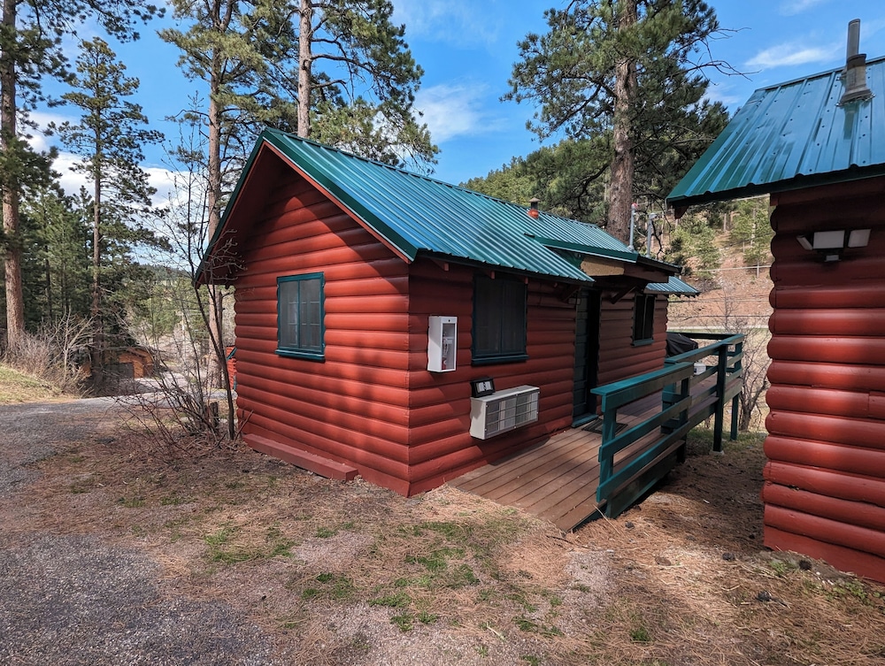 Ponderosa Pines Inn and Cabins