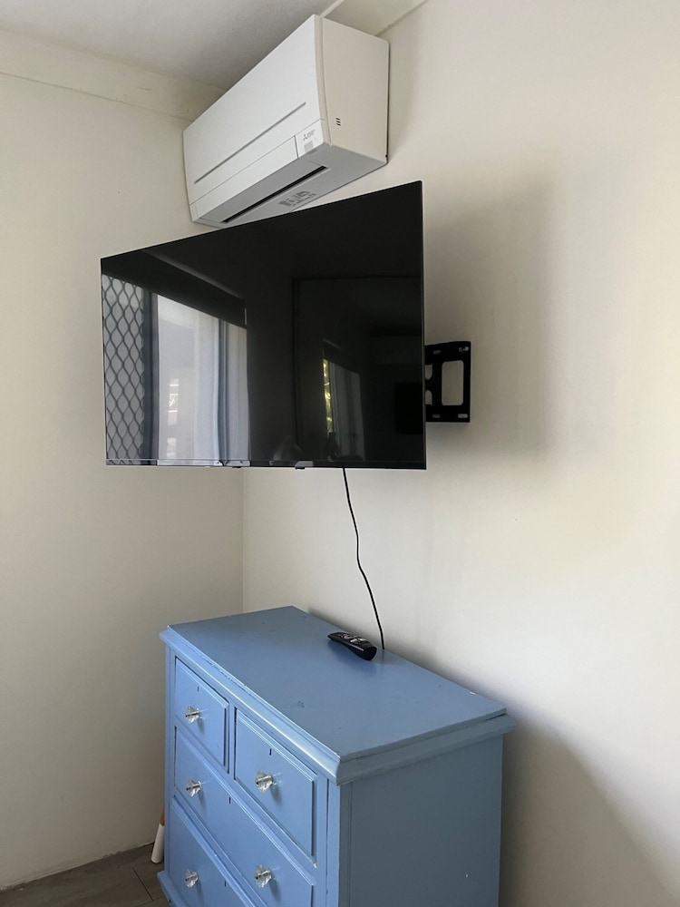 Cosy Central Burleigh Getaway