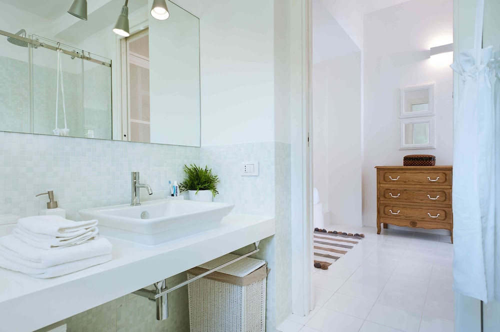 Casa Blu en Syracuse — bathroom