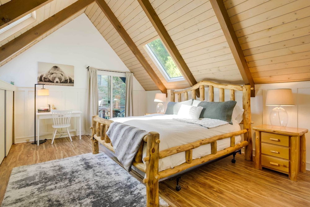 Steps to Lake Arrowhead: Cabin w/ Bbq!