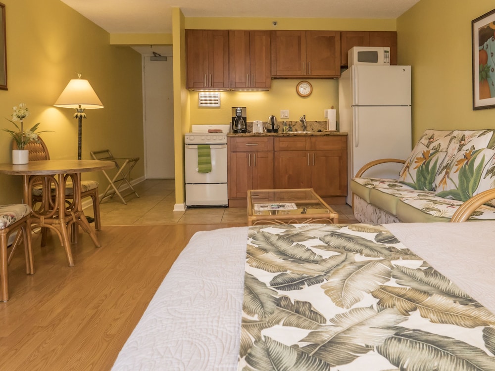 Tropical Studios at Marine Surf Waikiki