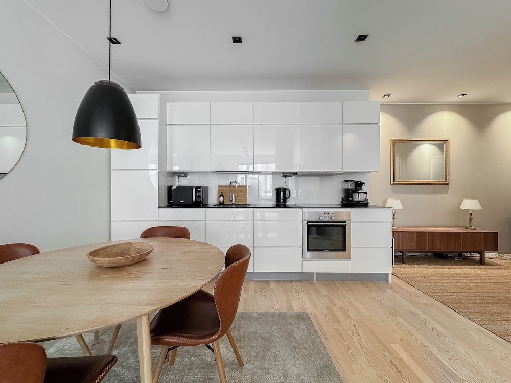 Stylish Downtown 2BR Flat with Sauna and Work Area