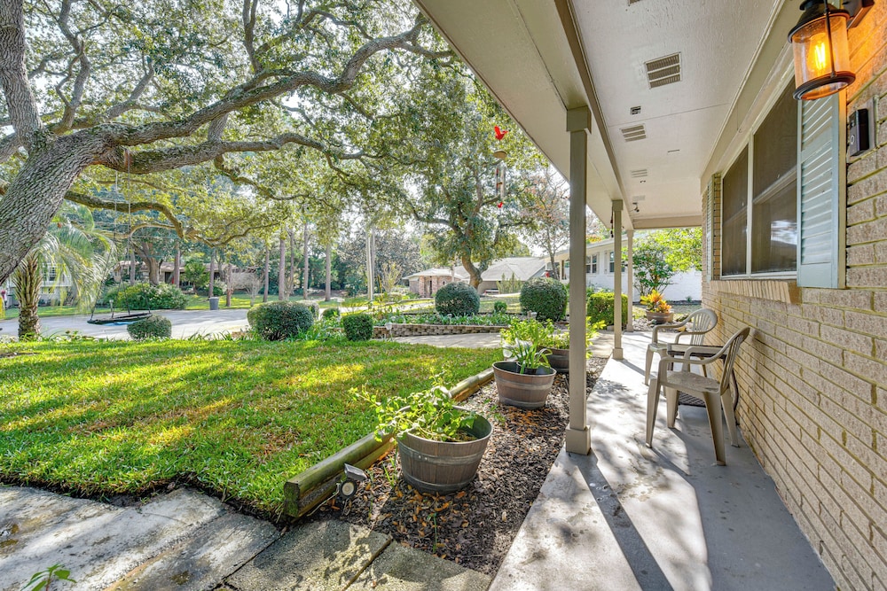 Spacious Home w/ Hot Tub in Fort Walton Beach!