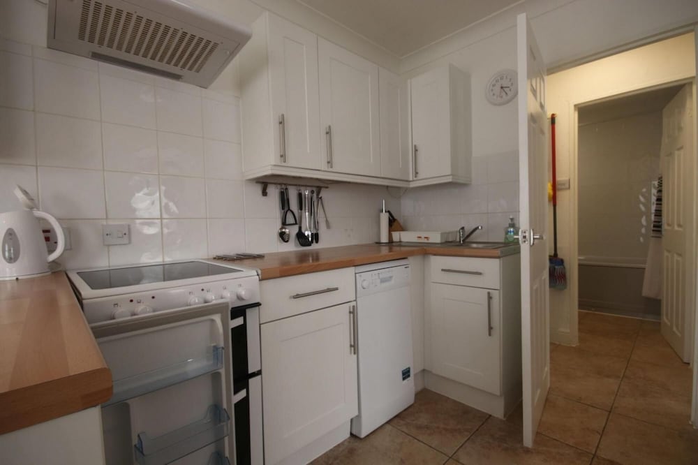 37E Medmerry Park 2 Bedroom Chalet view 4