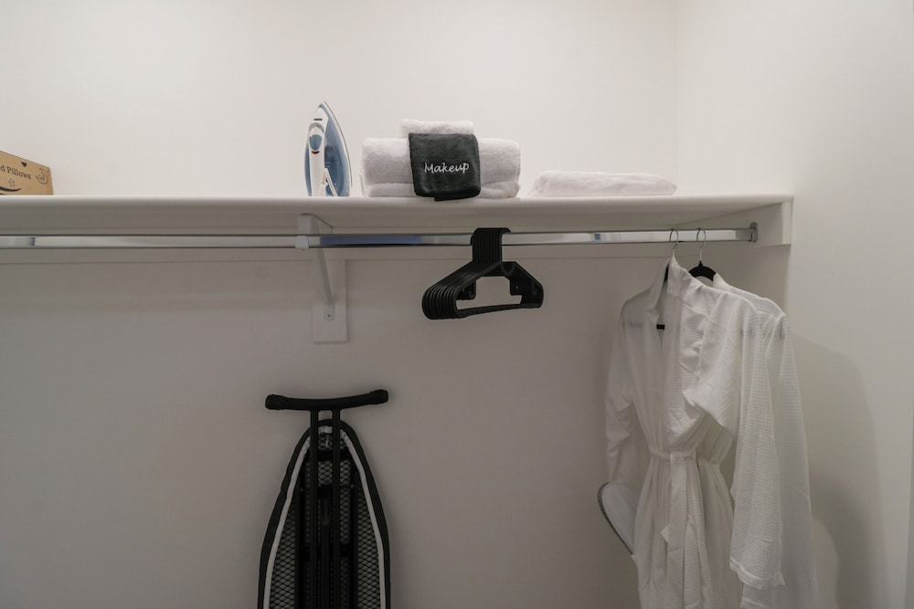 Unit 1 Stylish Studio