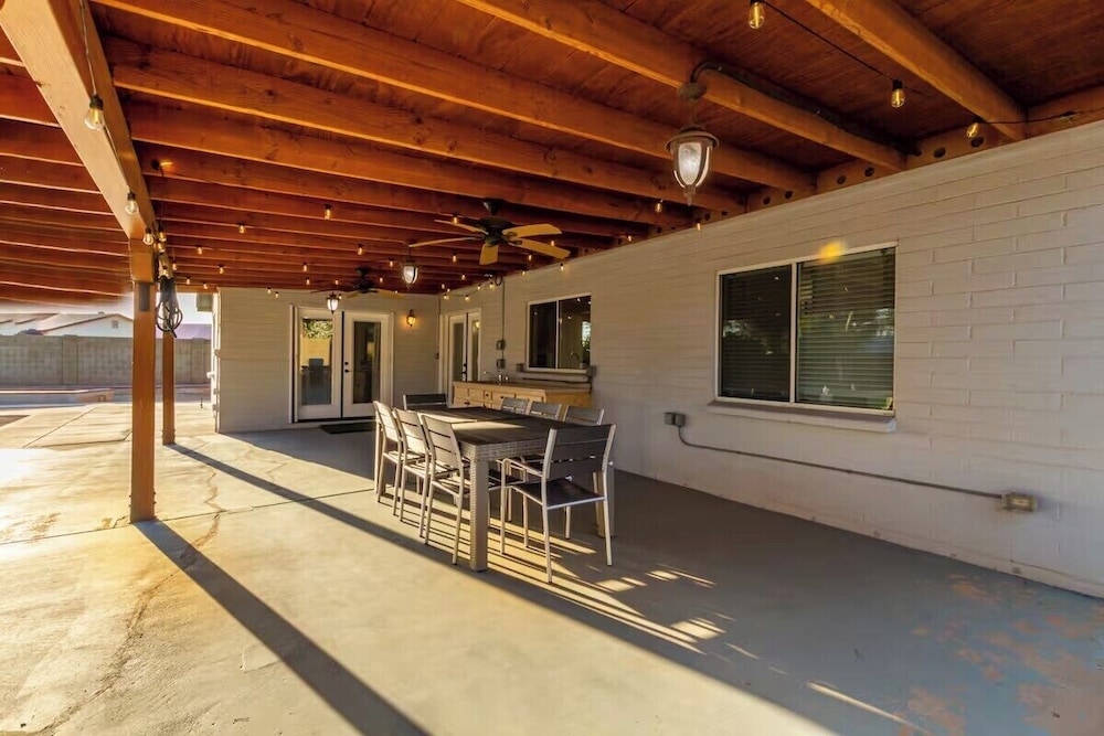 Chandler oasis with pool & hot tub