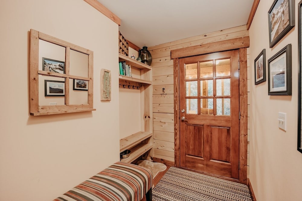 21gs - Log - Pets Ok - Sleeps 6 3 Bedroom Home by RedAwning