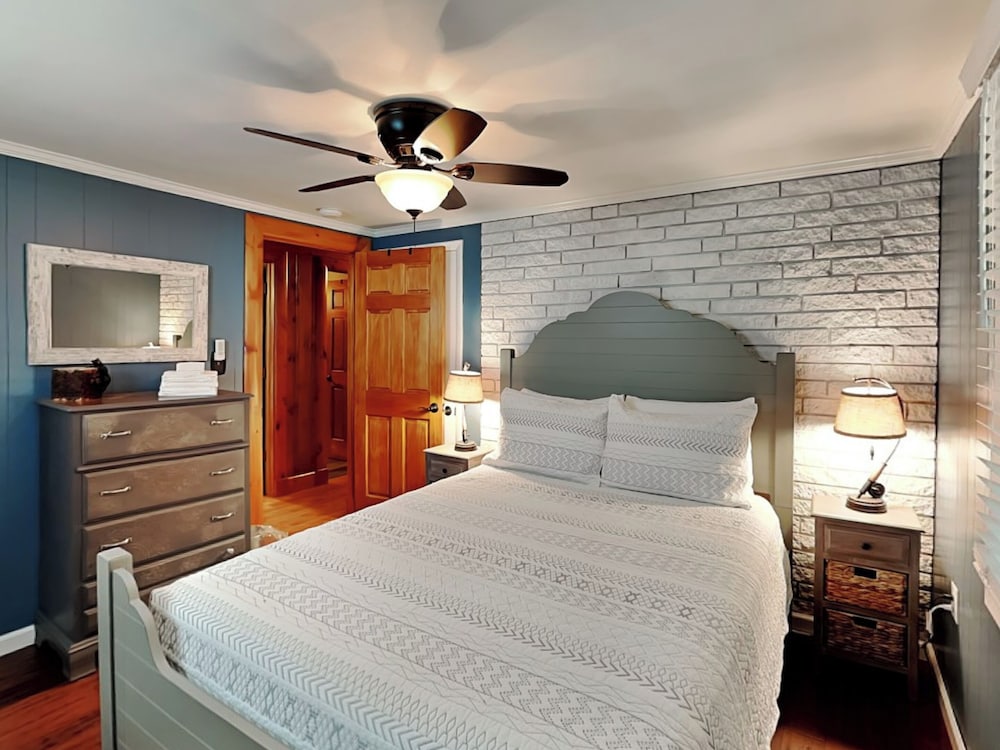 Crow's Point Lakehouse by Taylor Made Deep Creek