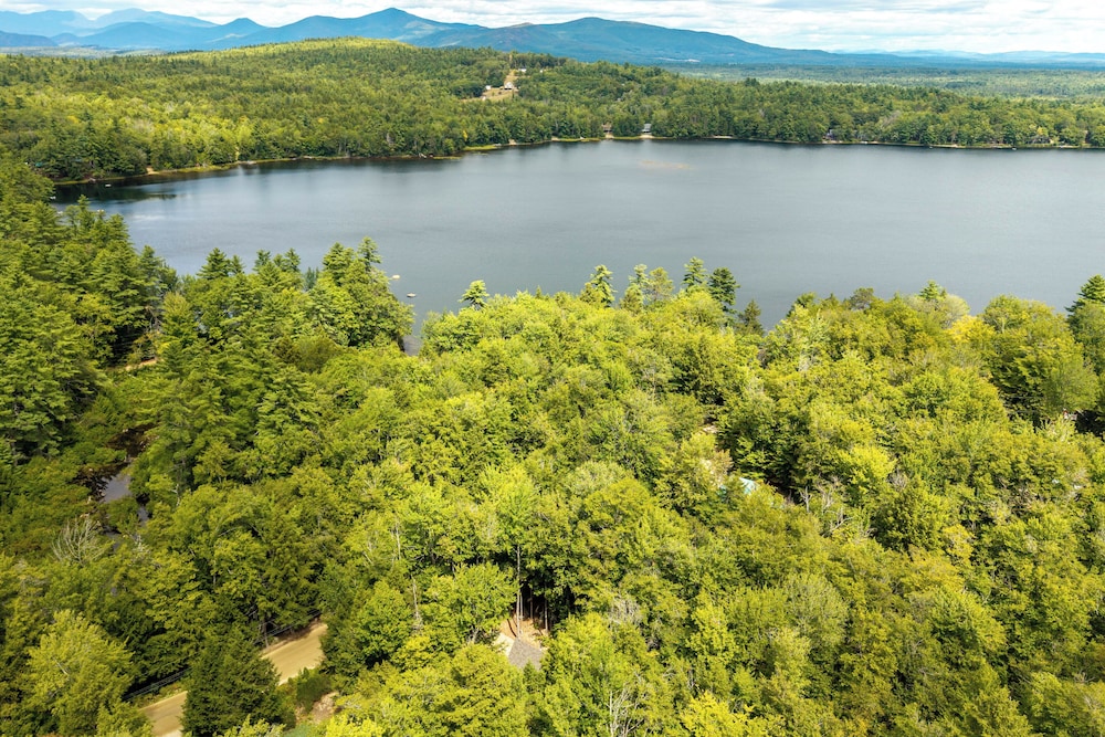 Walk to Water: Outdoor Gem w/ Bunkhouse in Madison