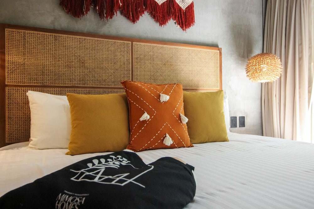Couple s Retreat in Prime Location Rooftop Pool