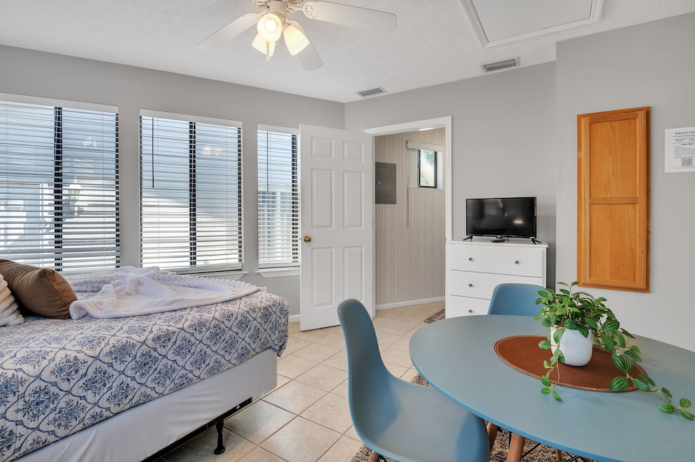 Spacious Home With Beach Access 3 Bedroom Home