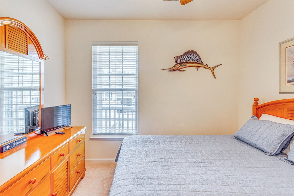 5 Mi to Shore: Condo w/ Patio in Sunset Beach!