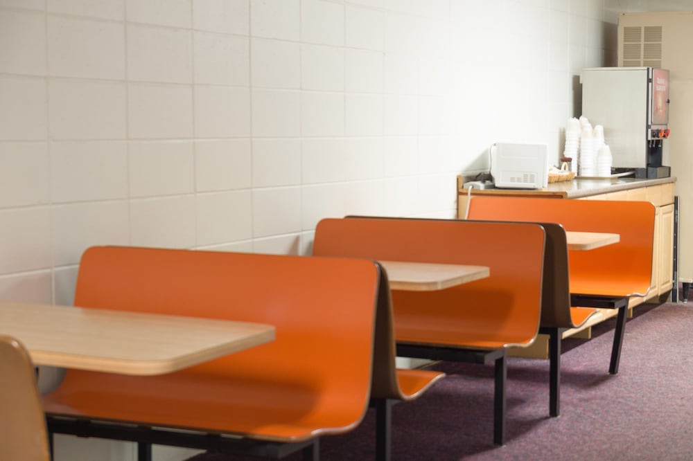 Portage Vacations - The Ridge Hotel Portage - Property Image 5