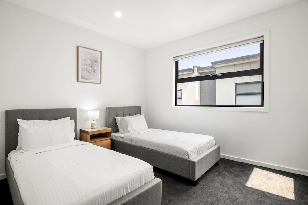 Relaxing Family Townhouse Near Melbourne's
