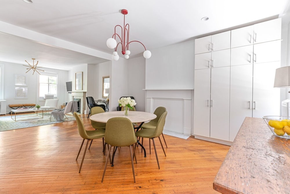 Adelphi II by Rove Travel 3BR Ft Greene w Deck
