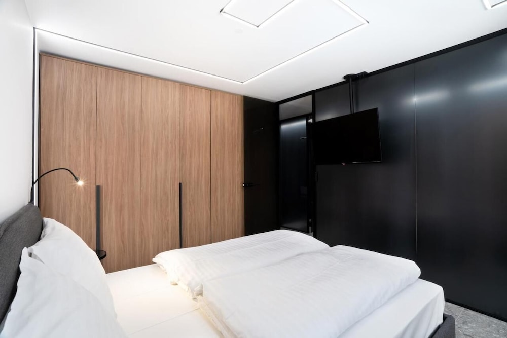 Marina Apartment with Terrace Burin 100