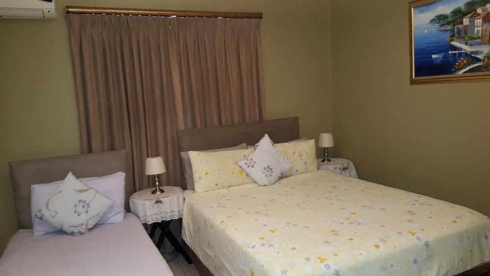 Savoy Lodge - Budget Triple Room view 5